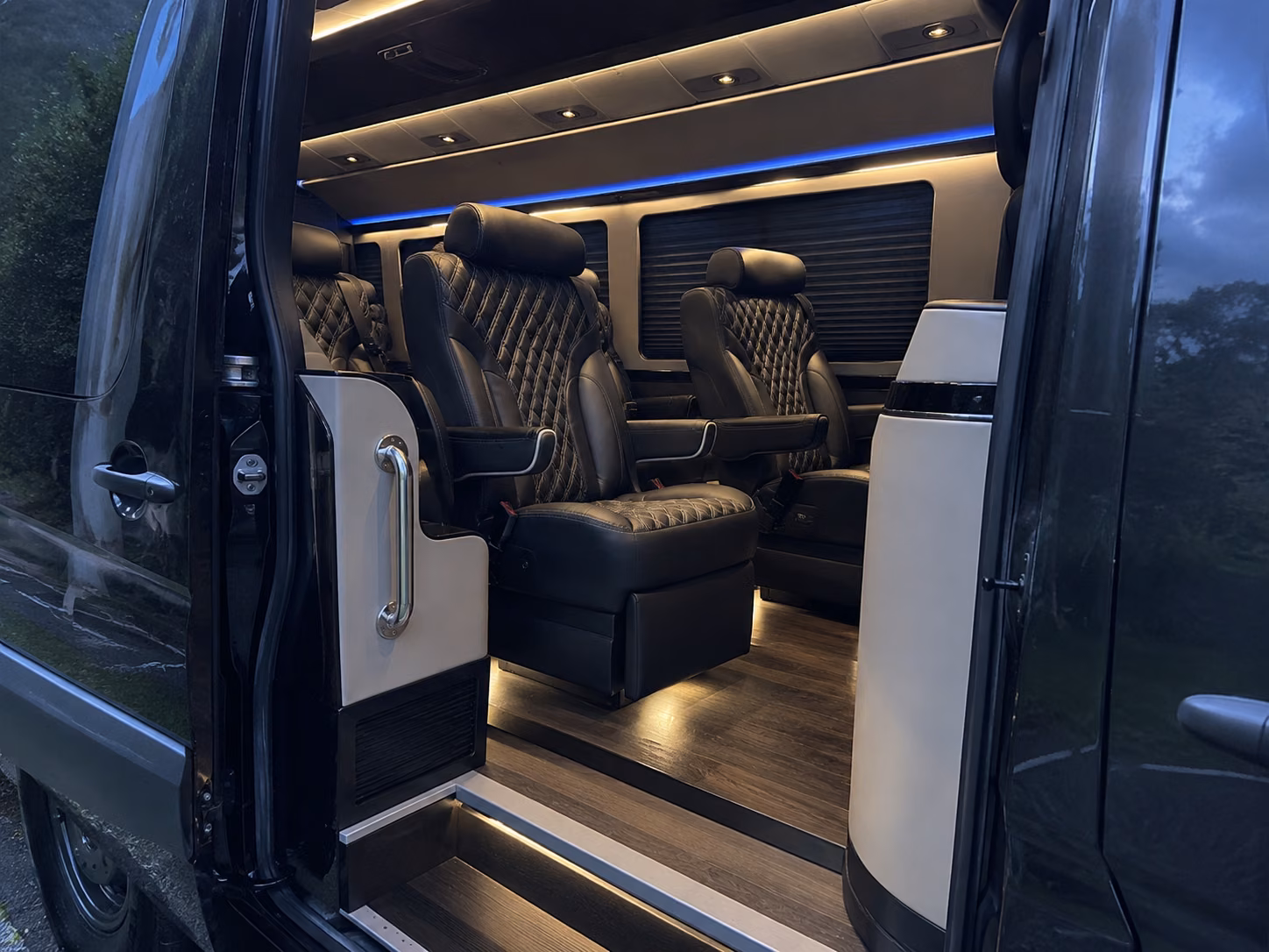 bloomington airport shuttle bus rentals